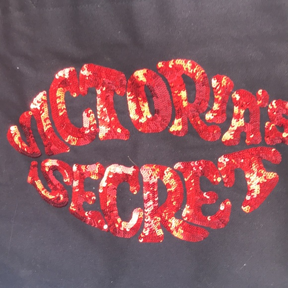 Victoria Secret Carry Bag NWT Sequins Red & Black Retail $58 - Picture 2 of 9
